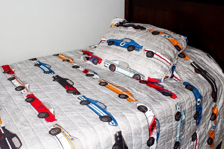 Car bedding comforter set with a pillow sham